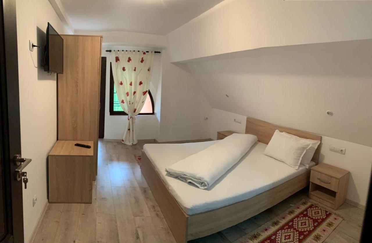 Hotel M Dey à Vişeu de Sus Extérieur photo